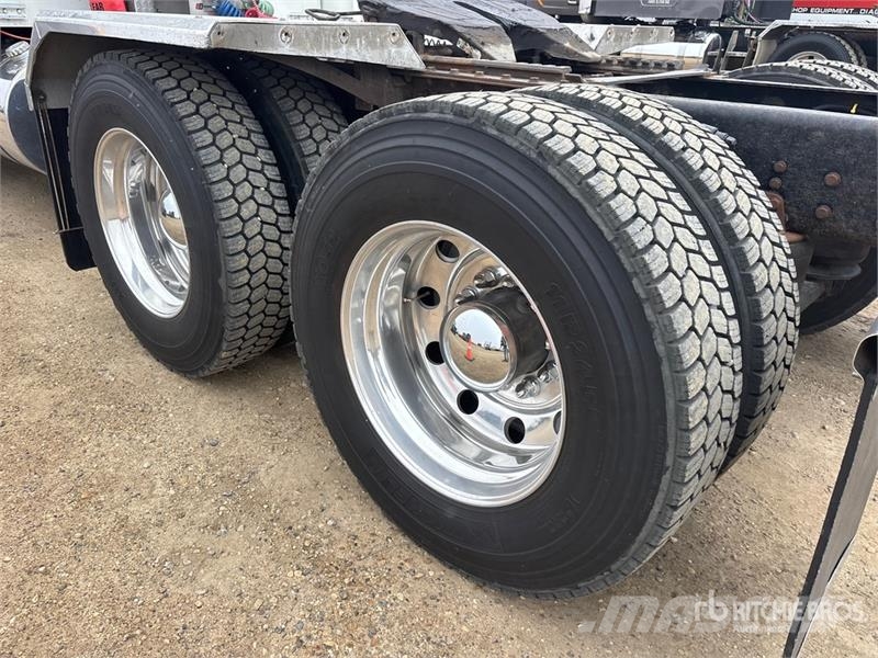 Kenworth W900 牵引车