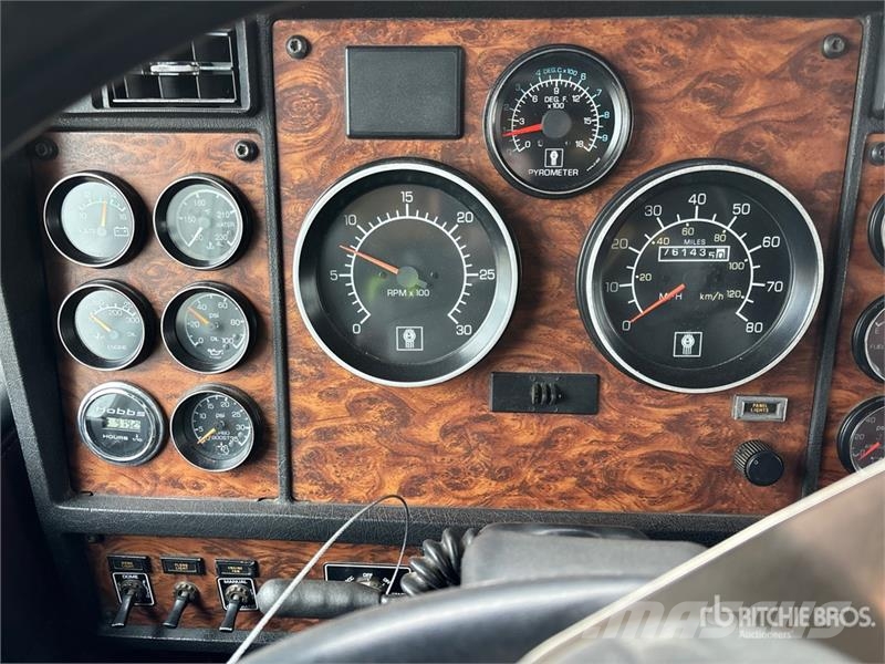 Kenworth W900 Тягачі