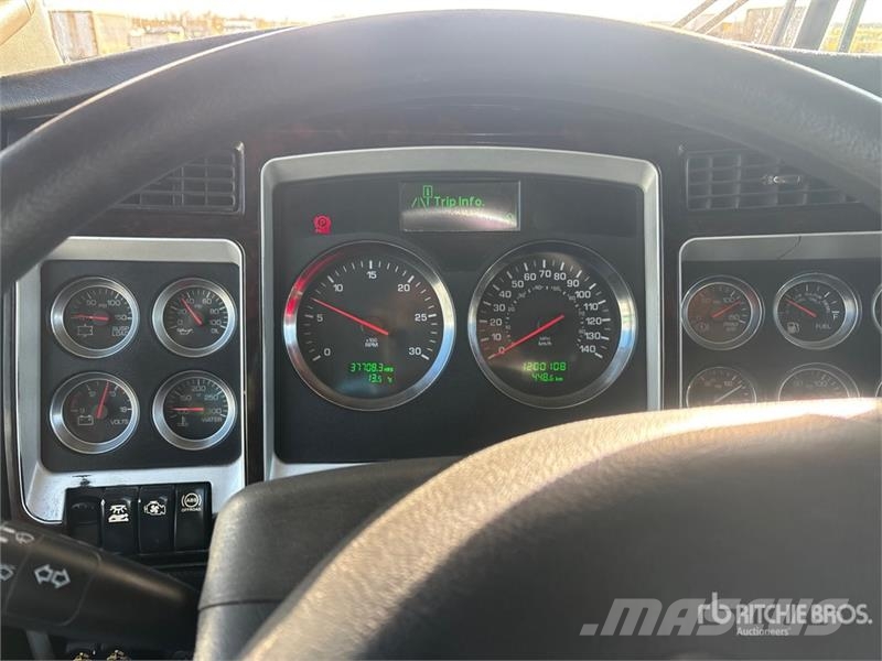 Kenworth W900 牵引车