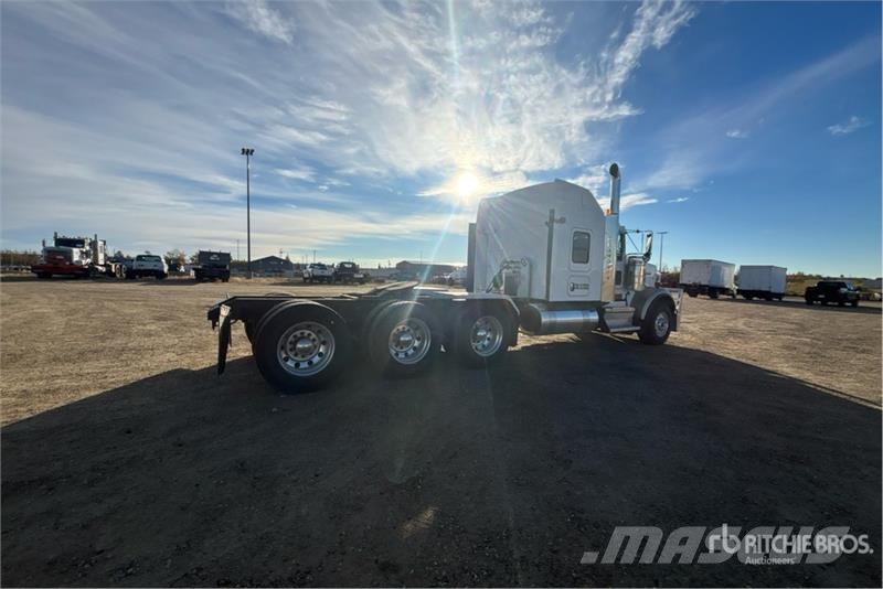 Kenworth W900 牵引车