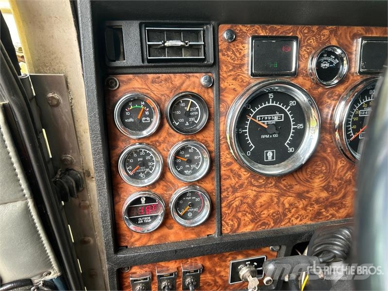 Kenworth W900 曳引機組件