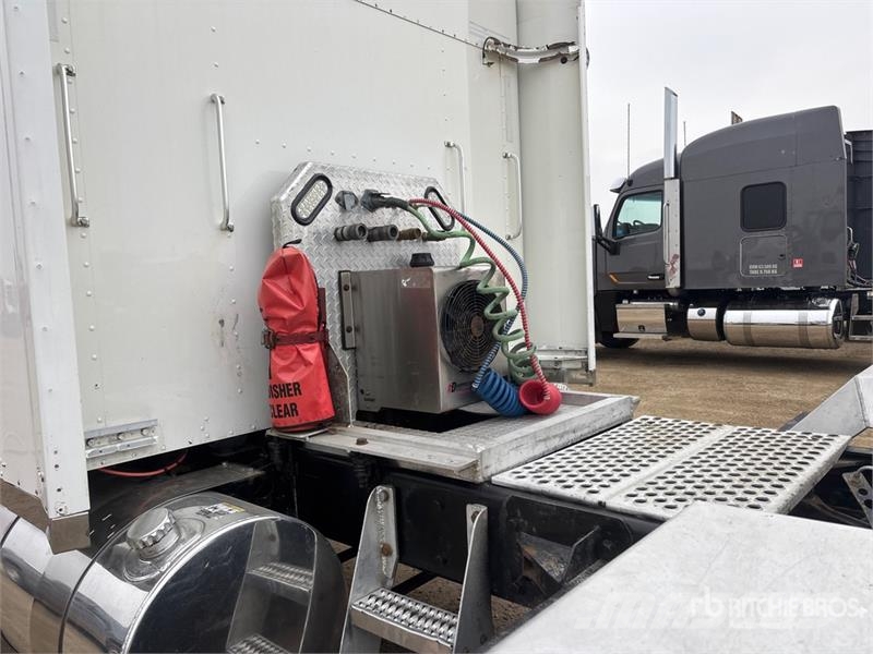 Kenworth W900 牵引车