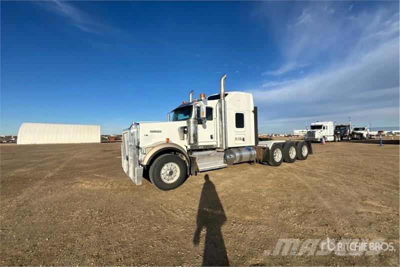 Kenworth W900 牵引车