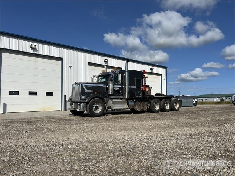 Kenworth W900 Recovery vehicles