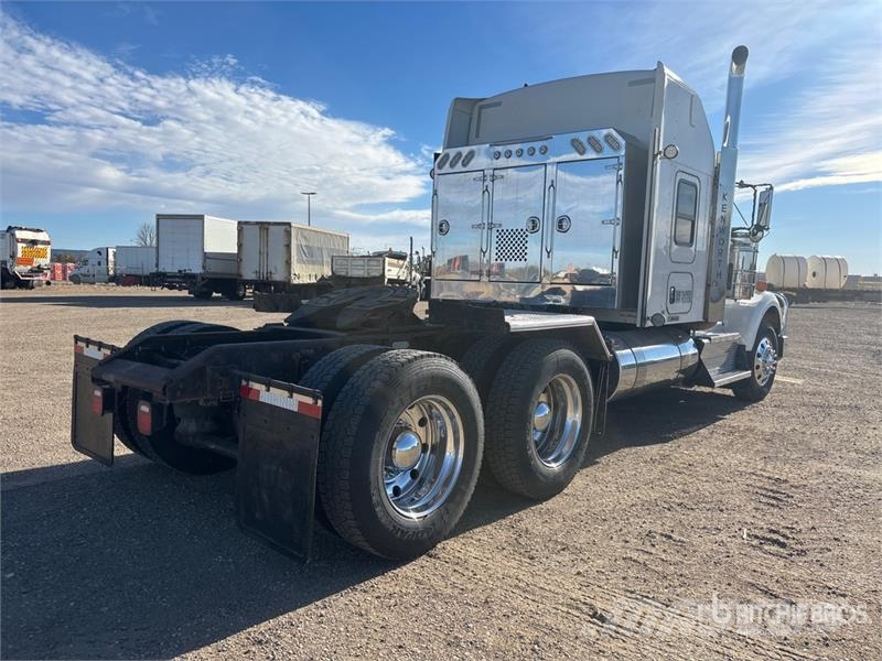 Kenworth W900 牵引车