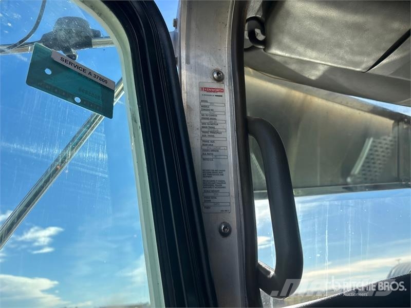 Kenworth W900 牵引车