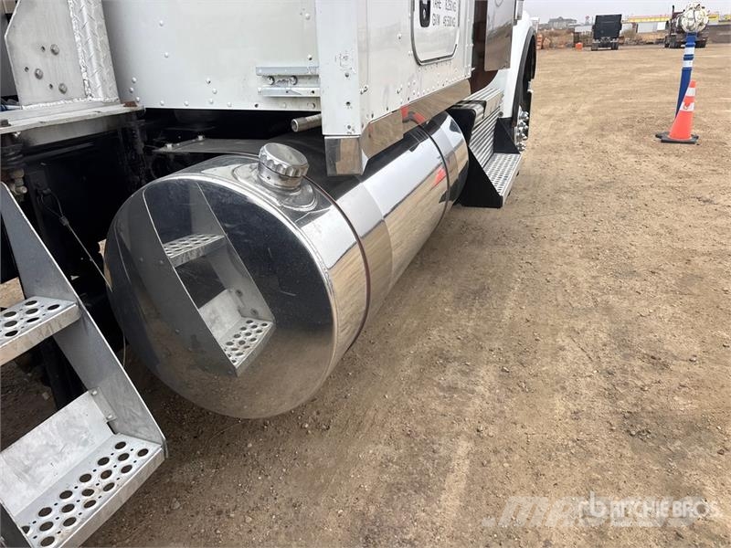 Kenworth W900 牵引车