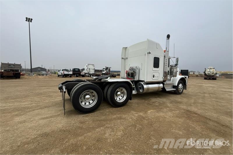 Kenworth W900 牵引车