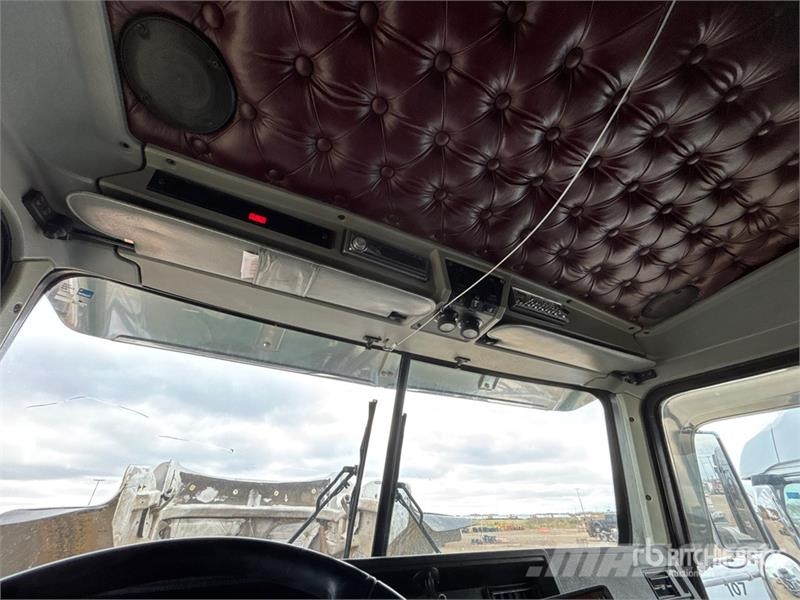 Kenworth W900 Тягачі