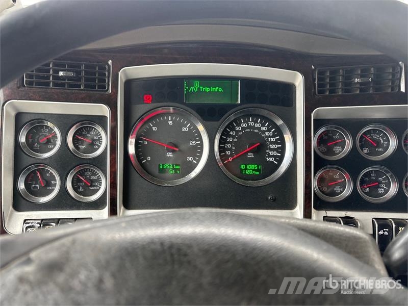 Kenworth W900 牵引车