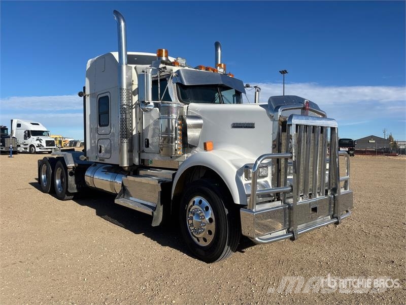 Kenworth W900 牵引车