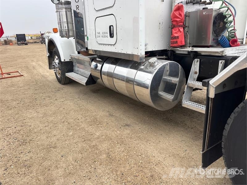 Kenworth W900 牵引车