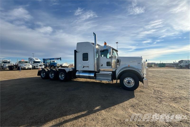 Kenworth W900 牵引车