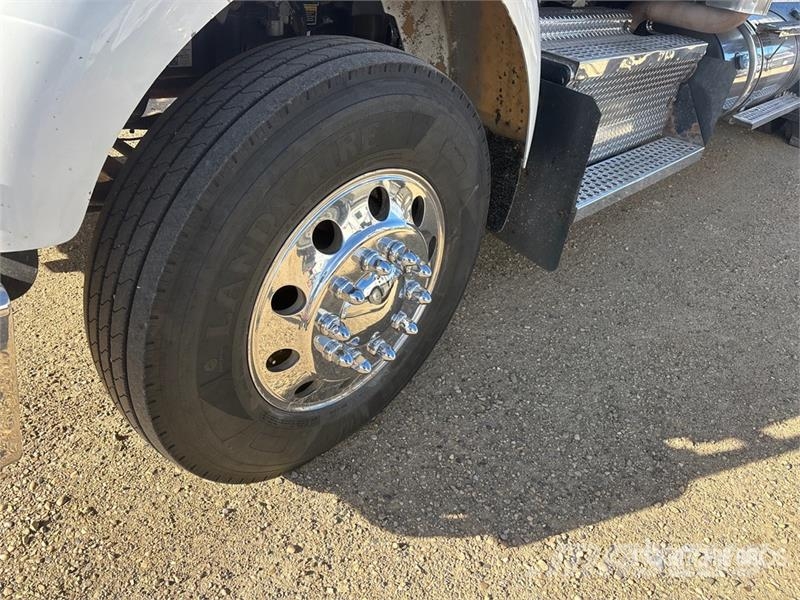 Kenworth W900 牵引车