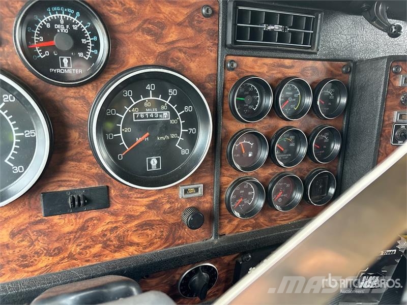 Kenworth W900 Тягачі