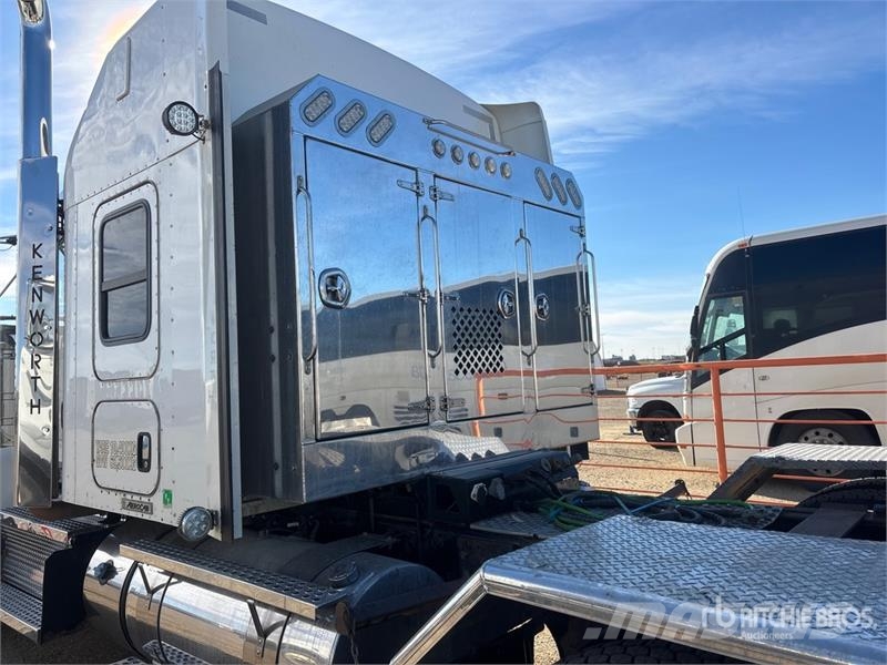Kenworth W900 牵引车
