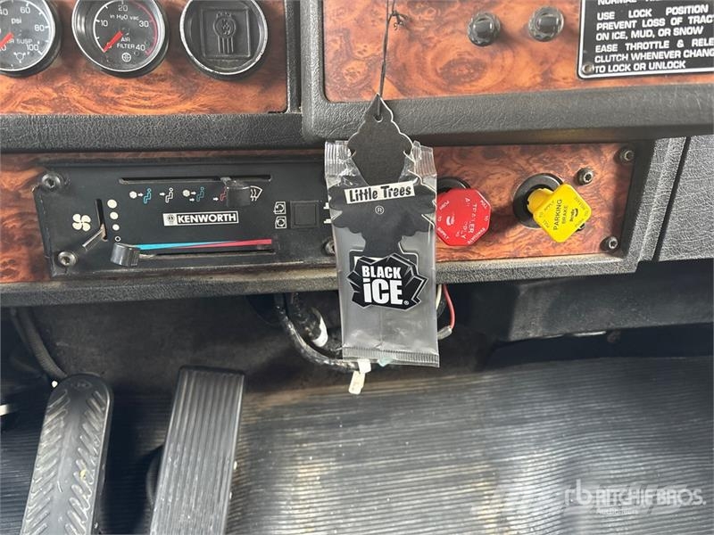 Kenworth W900 Тягачі