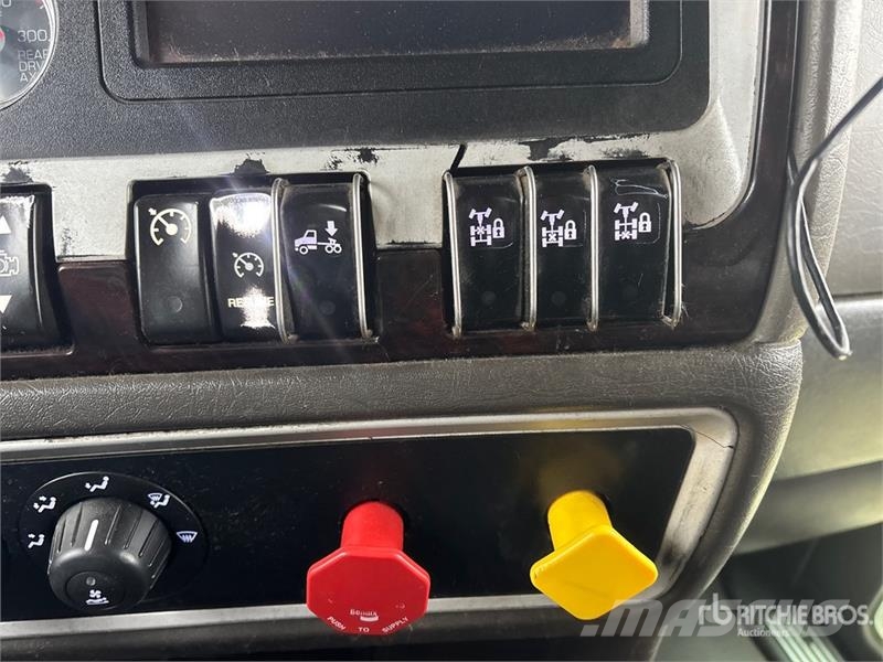 Kenworth W900 牵引车