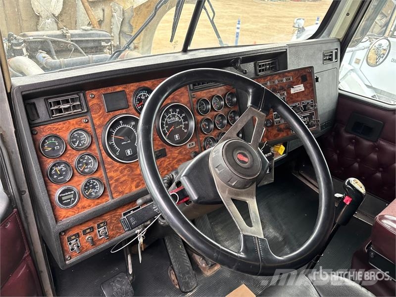Kenworth W900 Тягачі