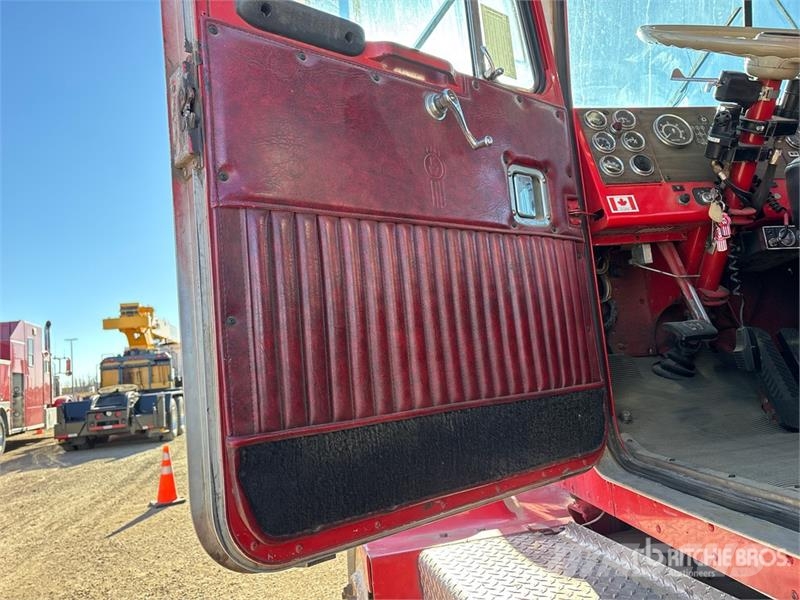 Kenworth W900 6x4 270 in WB Bed Truck Camion con sponde ribaltabili