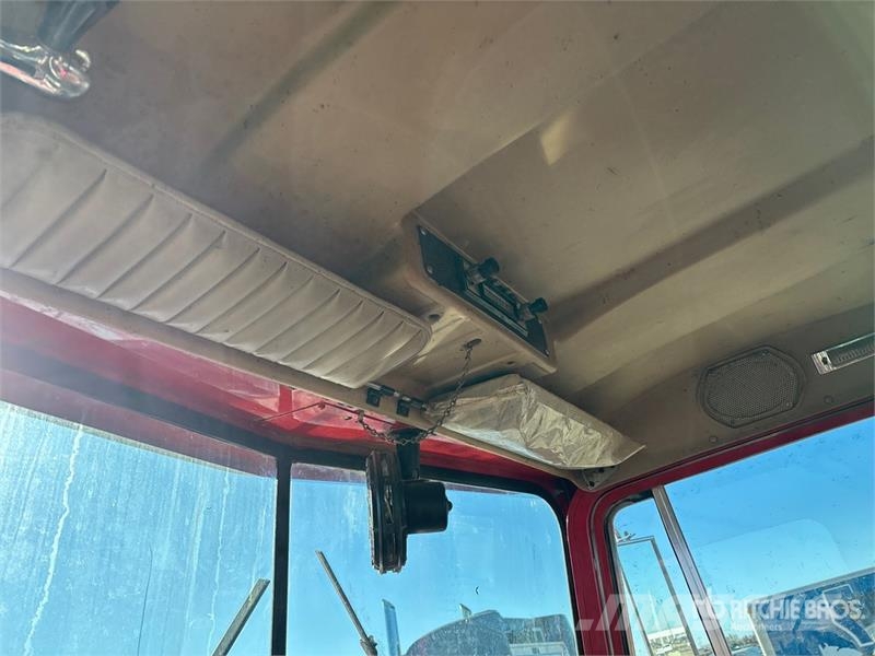 Kenworth W900 6x4 270 in WB Bed Truck Camion con sponde ribaltabili