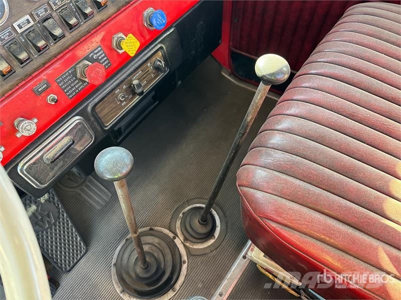 Kenworth W900 6x4 Bed Truck Pritschenwagen/Pritschenwagen mit Seitenklappe