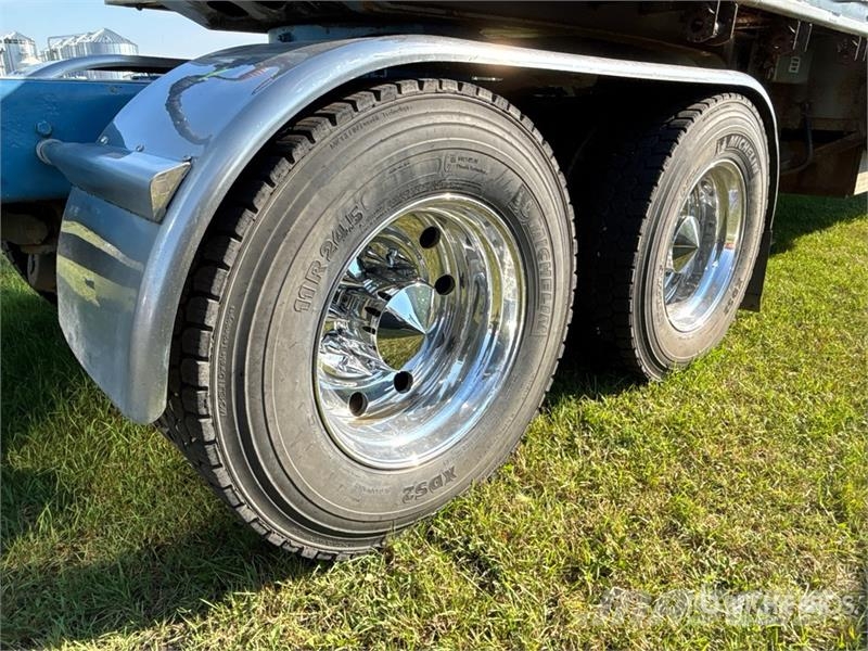 Kenworth W900B Vetopöytäautot
