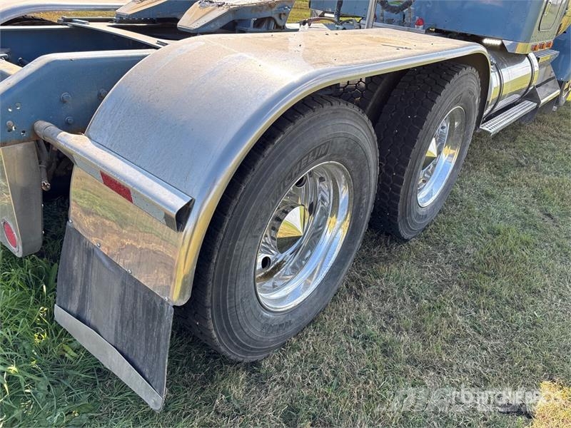 Kenworth W900B Vetopöytäautot