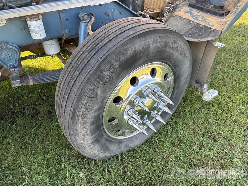 Kenworth W900B Vetopöytäautot