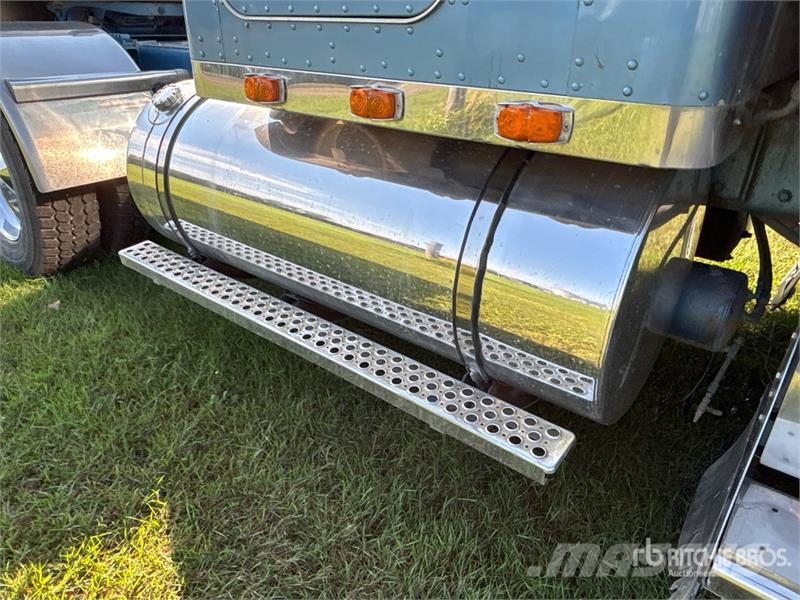 Kenworth W900B Vetopöytäautot