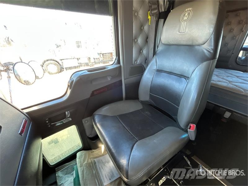 Kenworth W900B Carroattrezzi