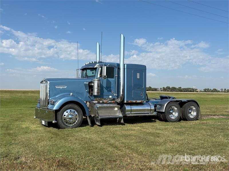 Kenworth W900B Vetopöytäautot