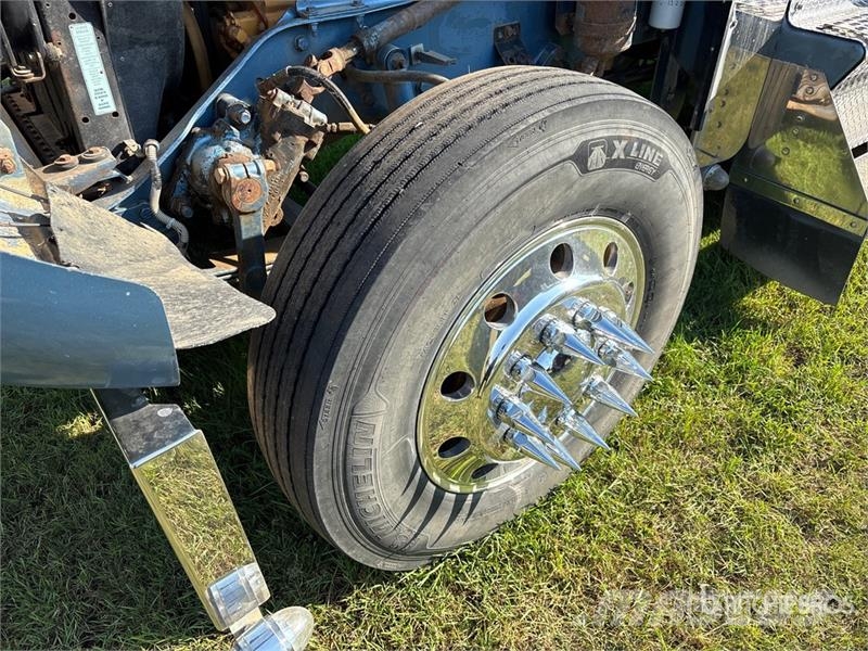 Kenworth W900B Vetopöytäautot