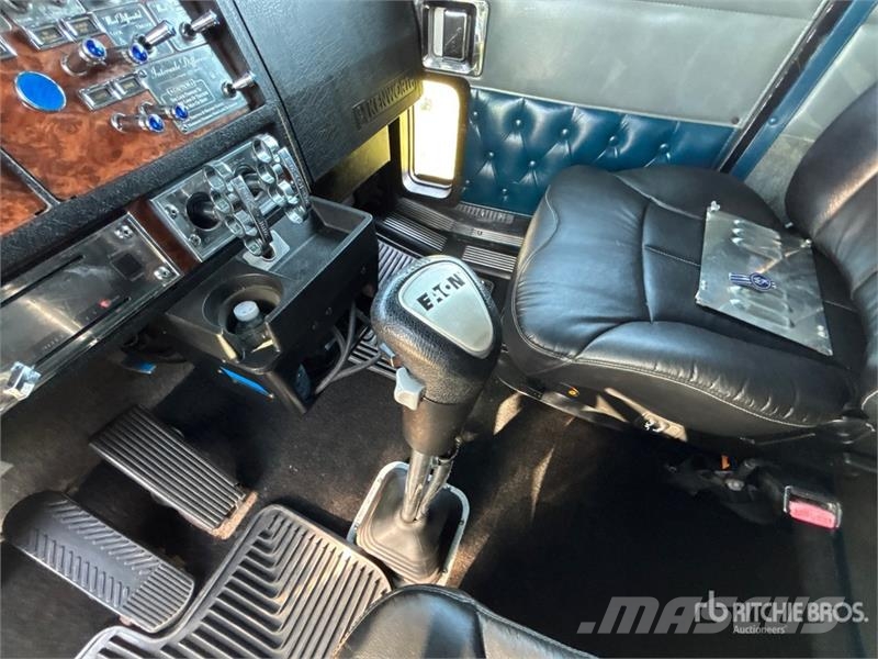 Kenworth W900B Vetopöytäautot