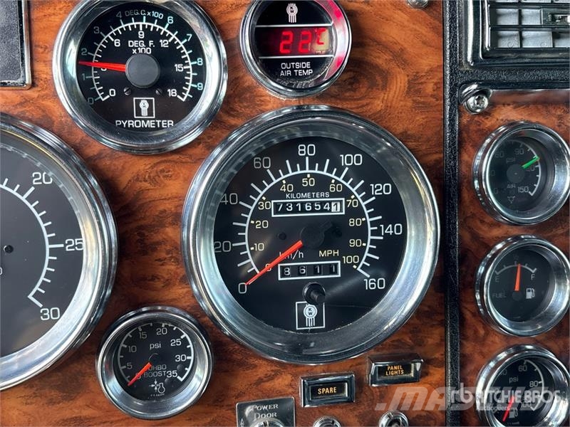 Kenworth W900B Vetopöytäautot