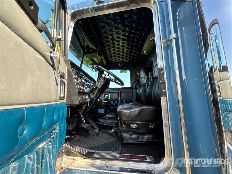 Kenworth W900B Vetopöytäautot