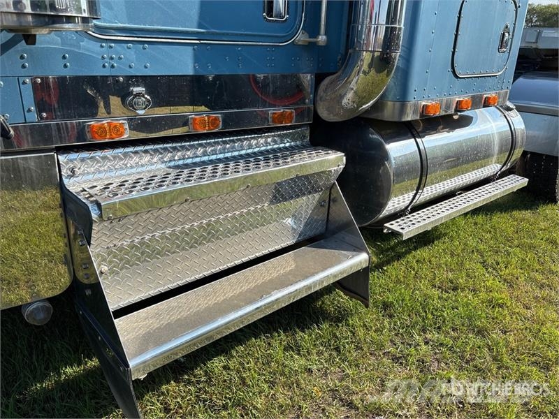 Kenworth W900B Vetopöytäautot