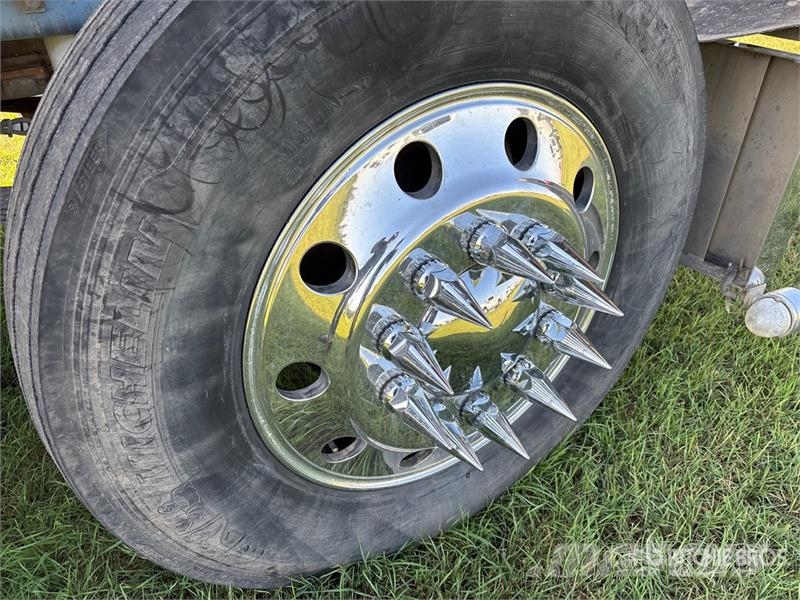 Kenworth W900B Vetopöytäautot