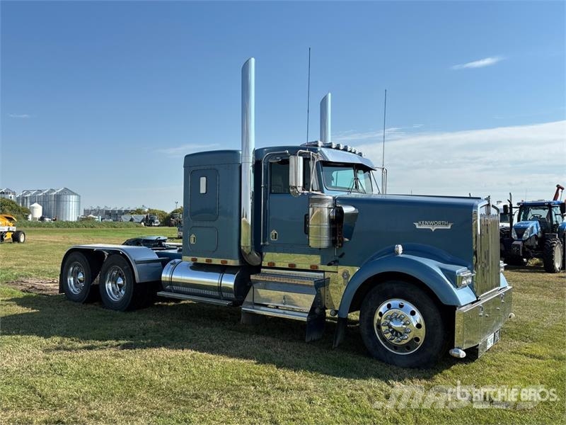 Kenworth W900B Vetopöytäautot