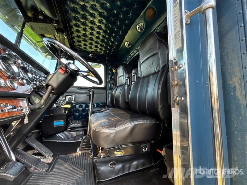 Kenworth W900B Vetopöytäautot