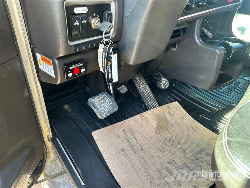 Kenworth W900B Carroattrezzi