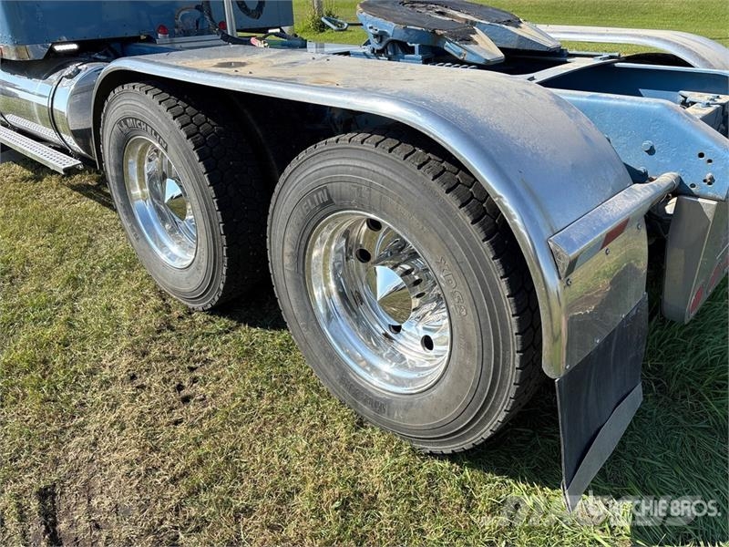 Kenworth W900B Vetopöytäautot