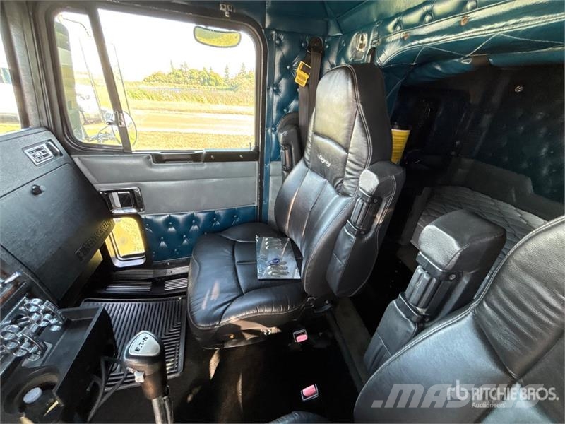 Kenworth W900B Vetopöytäautot