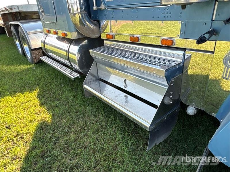 Kenworth W900B Vetopöytäautot