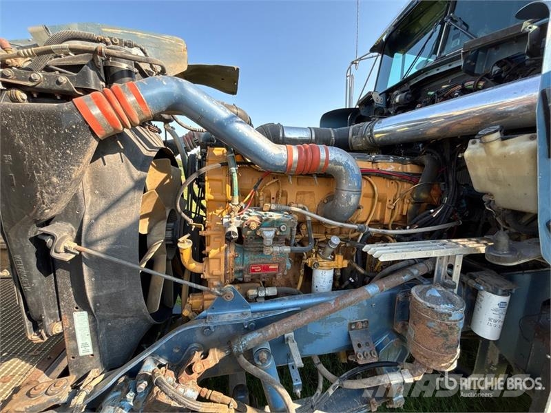 Kenworth W900B Vetopöytäautot