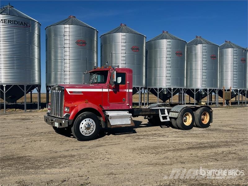 Kenworth W900B S/A Day Cab Truck Tractor 트랙터 유닛