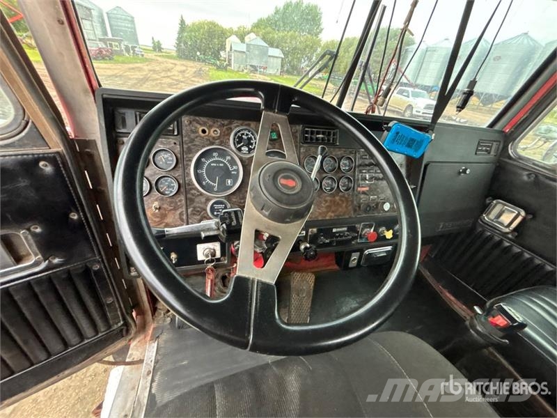 Kenworth W900B S/A Day Cab Truck Tractor 트랙터 유닛