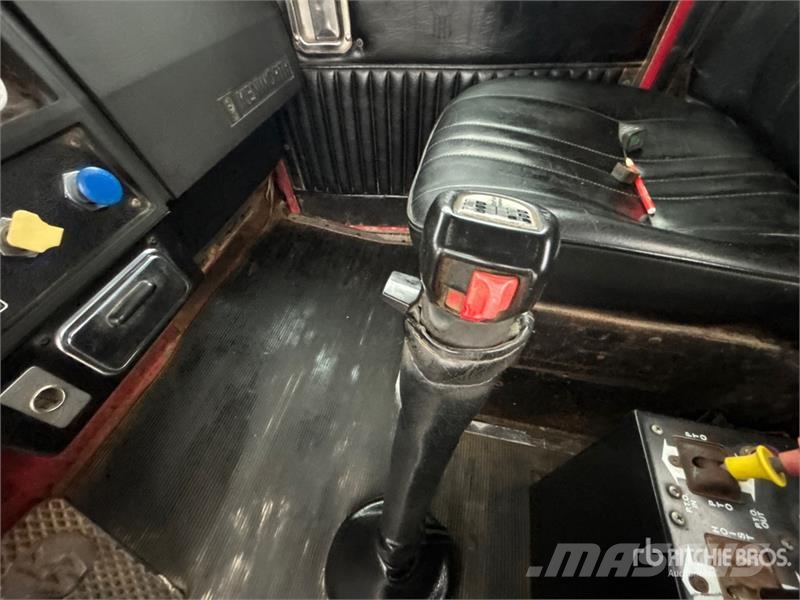 Kenworth W900B S/A Day Cab Truck Tractor 트랙터 유닛