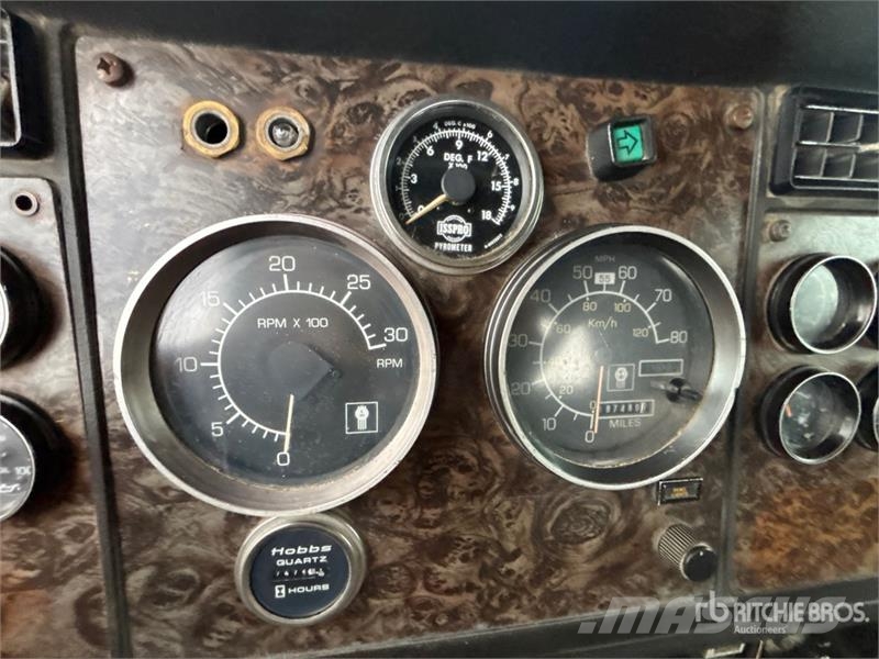Kenworth W900B S/A Day Cab Truck Tractor 트랙터 유닛