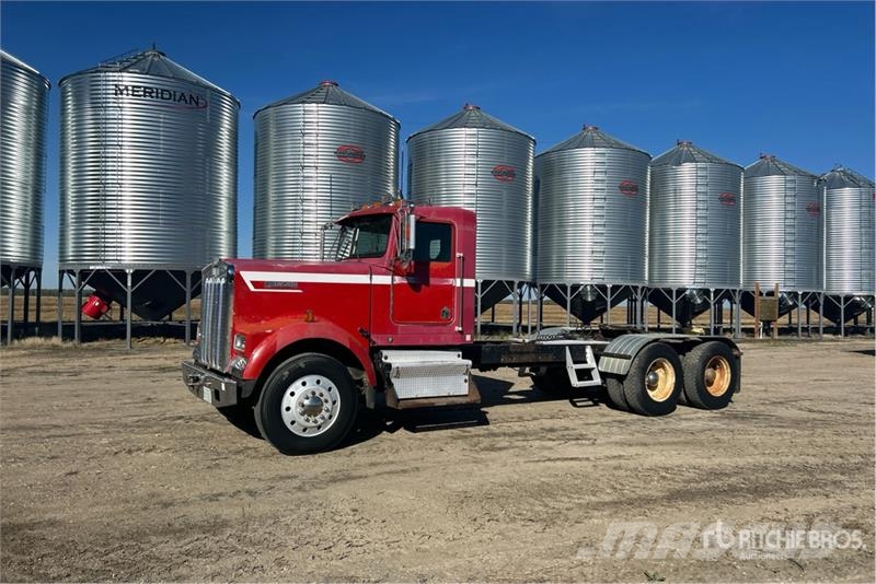 Kenworth W900B S/A Day Cab Truck Tractor 트랙터 유닛